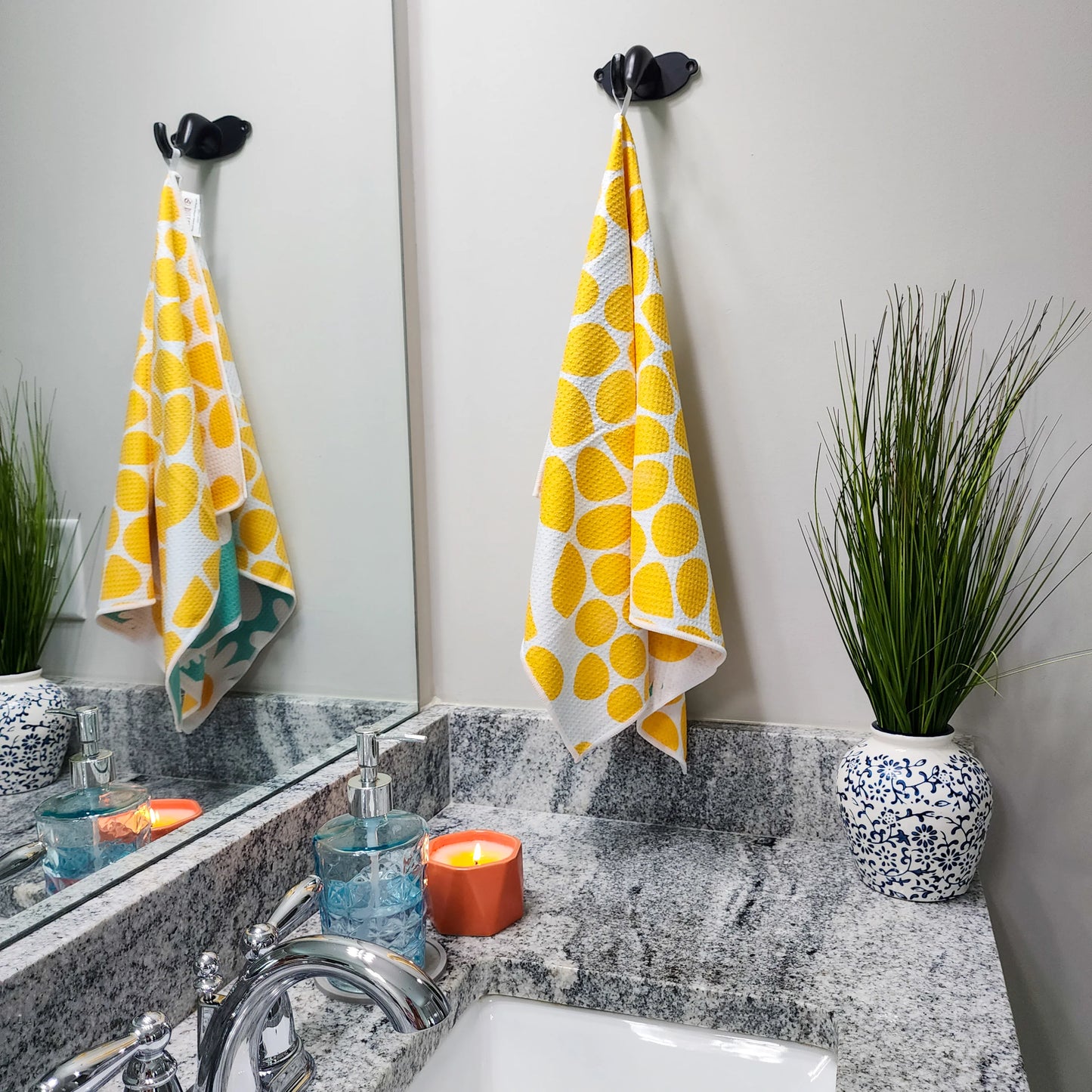 Double Sided Microfiber Tea Towel - Blue Daisy