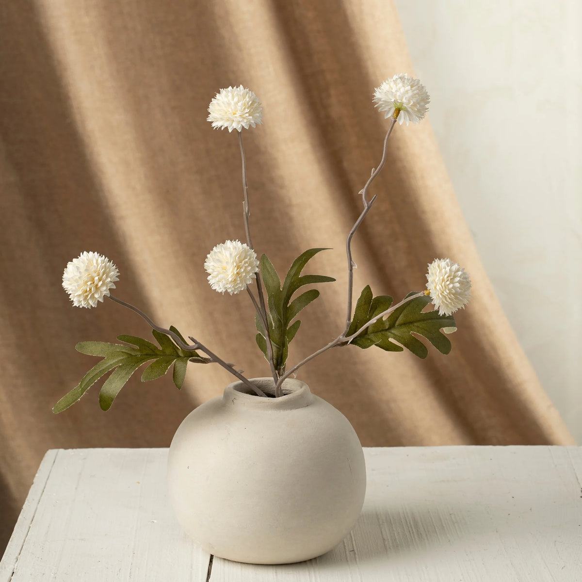 Pom Pom Spray - White