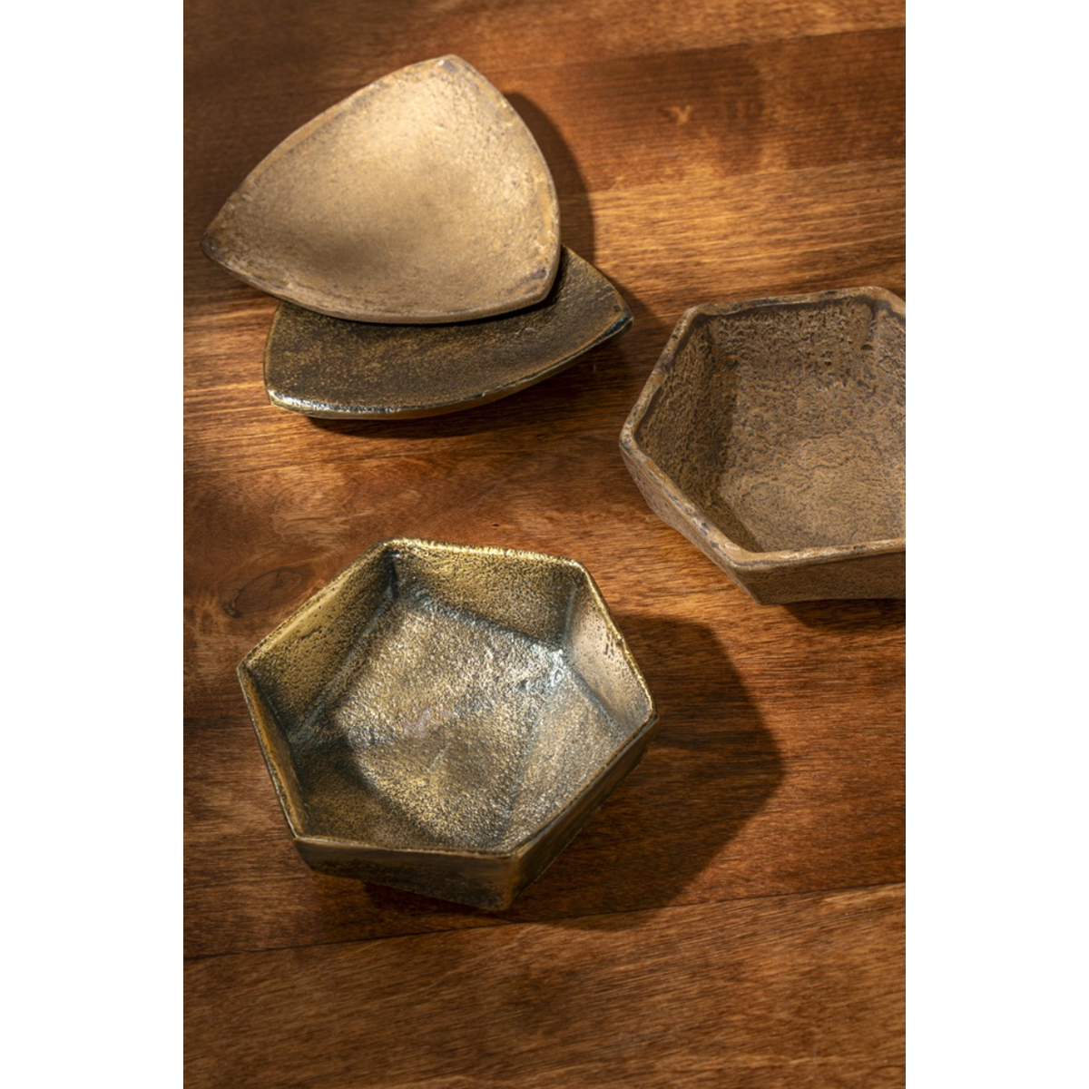 Geo Catchall, Bronze