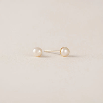 Amari Pearl Stud Earrings