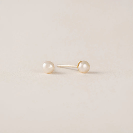 Amari Pearl Stud Earrings