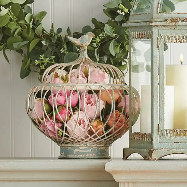 17” Bird Finial Lidded Wire Display Basket